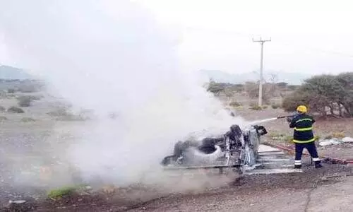 വാ​ഹ​ന​ത്തി​ന് തീ​പി​ടി​ച്ച് ഒ​രാ​ൾ​ക്ക് പ​രി​ക്ക്