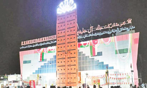 പാ​ഴ്​​വ​സ്​​തു​ക്ക​ളി​ൽ​നി​ന്നു​ണ്ടാ​ക്കി​യ 21 മീ​റ്റ​ർ വാ​തി​ൽ ഗി​ന്ന​സ്​ ബു​ക്കി​ൽ