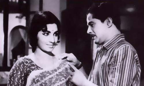 ക​​ണ്ണീ​​രും സ്വ​​പ്ന​​ങ്ങ​​ളും വി​​ൽ​​ക്കു​​വാ​​നാ​​യ് വ​​ന്ന​​വ​​ൻ ഞാ​​ൻ