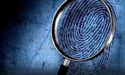 കാറും ബൈക്കും തീയിട്ട സംഭവം; വിരലടയാള സംഘം പരിശോധന നടത്തി