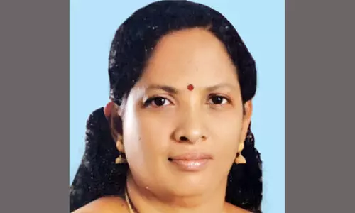 മ​ക​ന്റെ വി​വാ​ഹം ക്ഷ​ണി​ക്കാ​ൻ​ പേകവേ അ​പ​ക​ട​ം; വീ​ട്ട​മ്മ മ​രി​ച്ചു