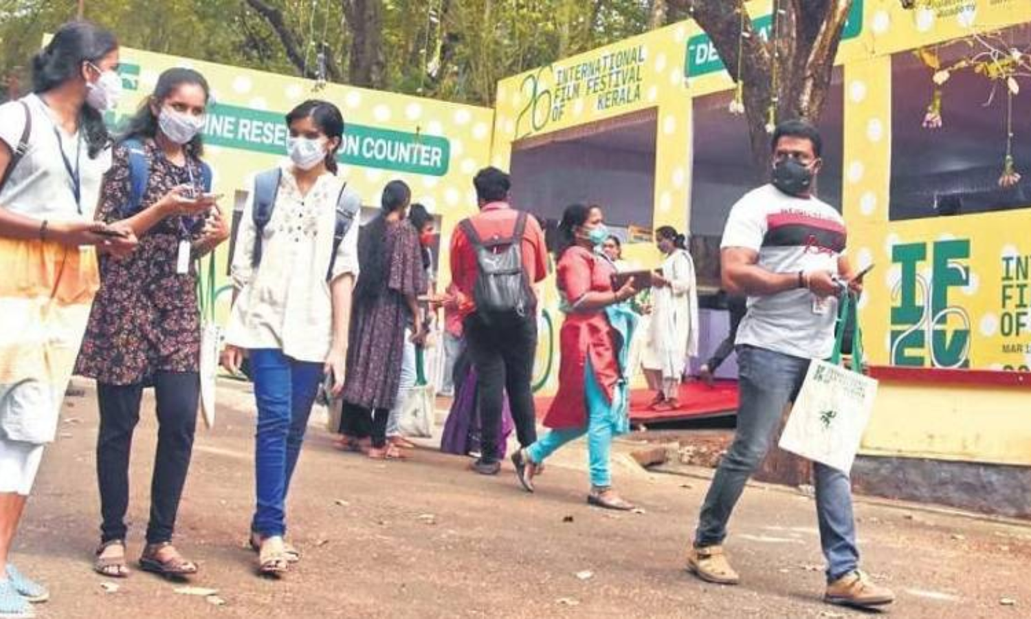 സിനിമയുടെ അണിയറയും സത്യൻ സ്‌മൃതിയുമായി ഫോട്ടോപ്രദർശനം തുടങ്ങി