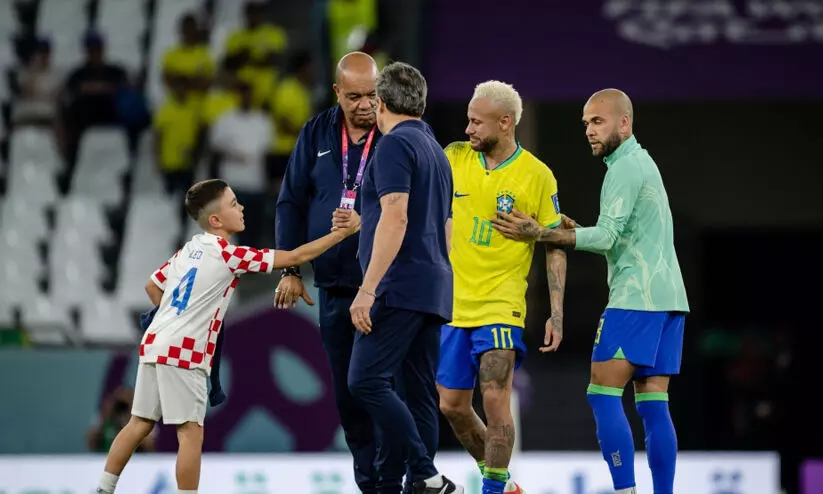 കരയുന്ന നെയ്മറിനെ ചേർത്തുപിടിച്ച് പെരിസിച്ചിന്റെ മകൻ; ചിത്രങ്ങൾ ഏറ്റെടുത്ത് സമൂഹമാധ്യമങ്ങൾ കരയുന്ന നെയ്മറിനെ ചേർത്തുപിടിച്ച് പെരിസിച്ചിന്റെ മകൻ; ചിത്രങ്ങൾ ഏറ്റെടുത്ത് സമൂഹമാധ്യമങ്ങൾ