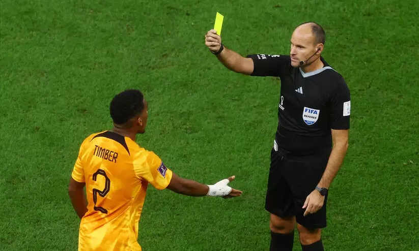 കാർഡ് കാണിക്കാൻ മടിയില്ലാത്ത ലാഹോസ്; അർജന്റീന-നെതർലൻഡ്സ് മത്സരത്തിൽ 18 മഞ്ഞകാർഡുകൾ കാർഡ് കാണിക്കാൻ മടിയില്ലാത്ത ലാഹോസ്; അർജന്റീന-നെതർലൻഡ്സ് മത്സരത്തിൽ 18 മഞ്ഞകാർഡുകൾ