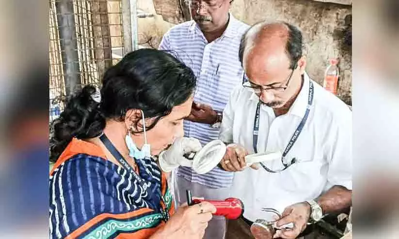 ക്ഷേത്ര ഓഫിസ് കുത്തിത്തുറന്ന് അരലക്ഷത്തിന്‍റെ ഓട്ടുപകരണങ്ങൾ കവർന്നു