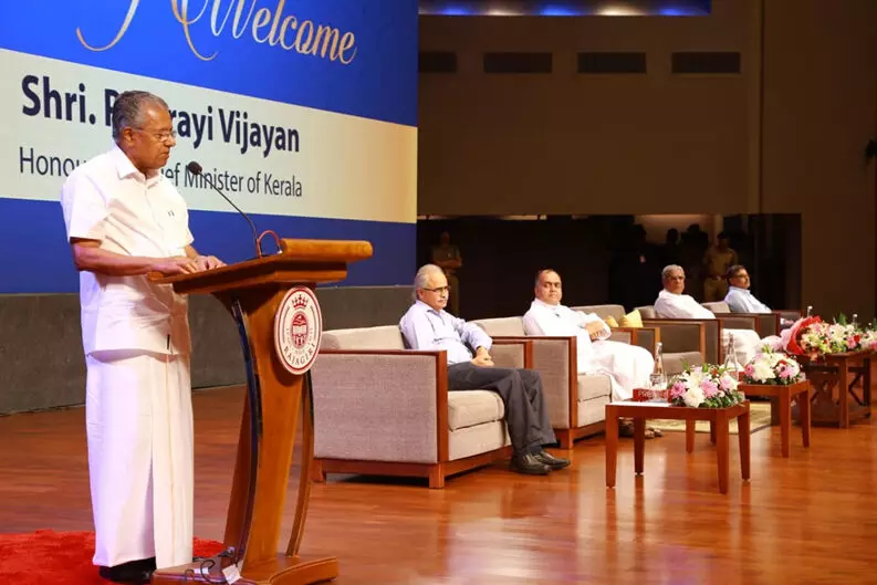 കേരളം ഉന്നതവിദ്യാഭ്യാസത്തിന്റെ കേന്ദ്രമാക്കുമെന്ന് മുഖ്യമന്ത്രി കേരളം ഉന്നതവിദ്യാഭ്യാസത്തിന്റെ കേന്ദ്രമാക്കുമെന്ന് മുഖ്യമന്ത്രി