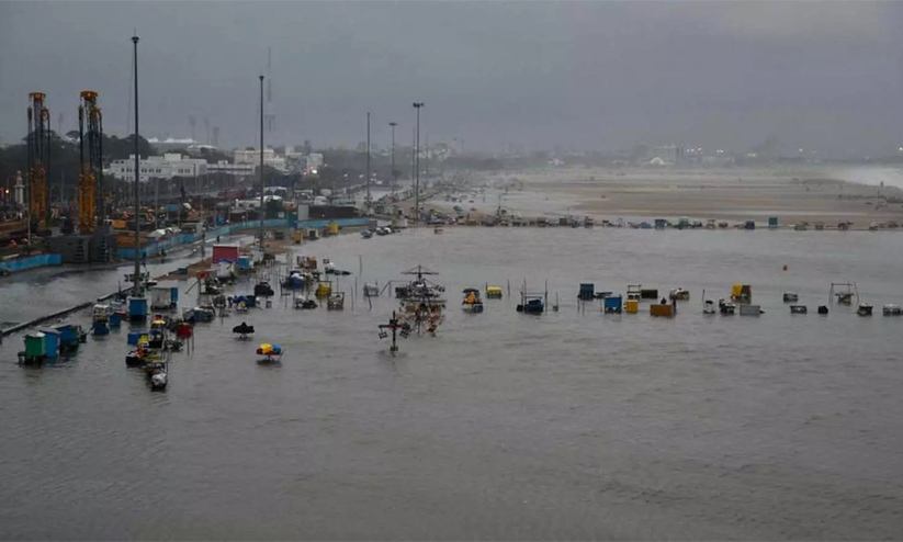 മാൻഡസ് ചുഴലിക്കാറ്റ്; തമിഴ്നാട്ടിൽ മരണം നാലായി, വലിയ നാശം മാൻഡസ് ചുഴലിക്കാറ്റ്; തമിഴ്നാട്ടിൽ മരണം നാലായി, വലിയ നാശം