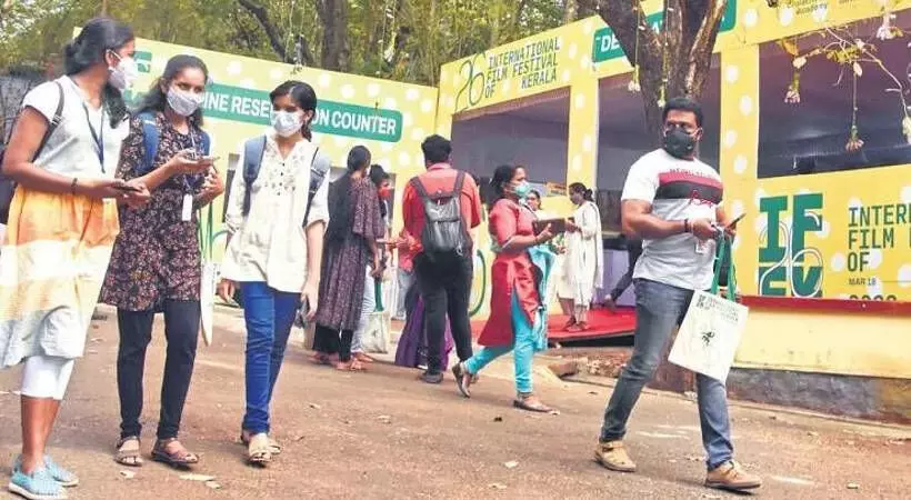 സിനിമയുടെ അണിയറയും സത്യൻ സ്‌മൃതിയുമായി ഫോട്ടോപ്രദർശനം തുടങ്ങി