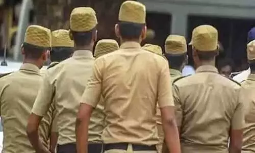 തിയറ്ററിൽ കാന്താര കാണാനെത്തിയ മുസ്ലിം യുവാവിനും യുവതിക്കും നേരെ കൈയേറ്റം