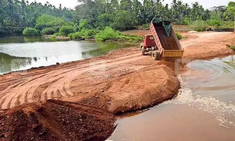 മണലൂരിൽ അനധികൃതമായി പുഴ നികത്തിയവർക്ക് സ്റ്റോപ്പ് മെമ്മോ നൽകിയെന്ന് കെ.രാജൻ