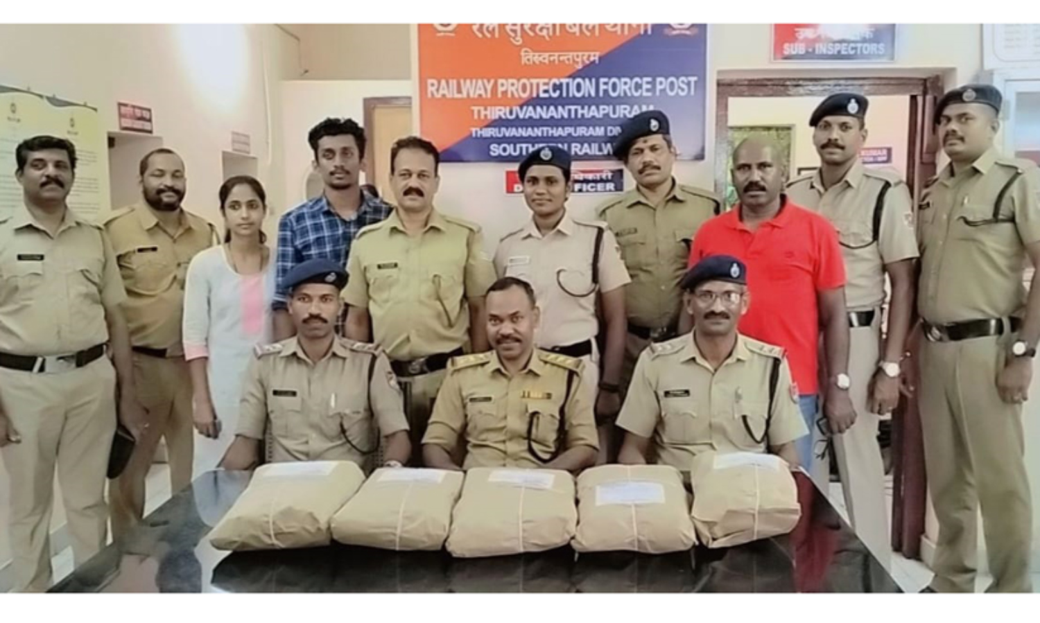 ട്രെയ്നിൽ കൊണ്ടുവന്ന എട്ടു കിലോ കഞ്ചാവ് പിടികൂടി