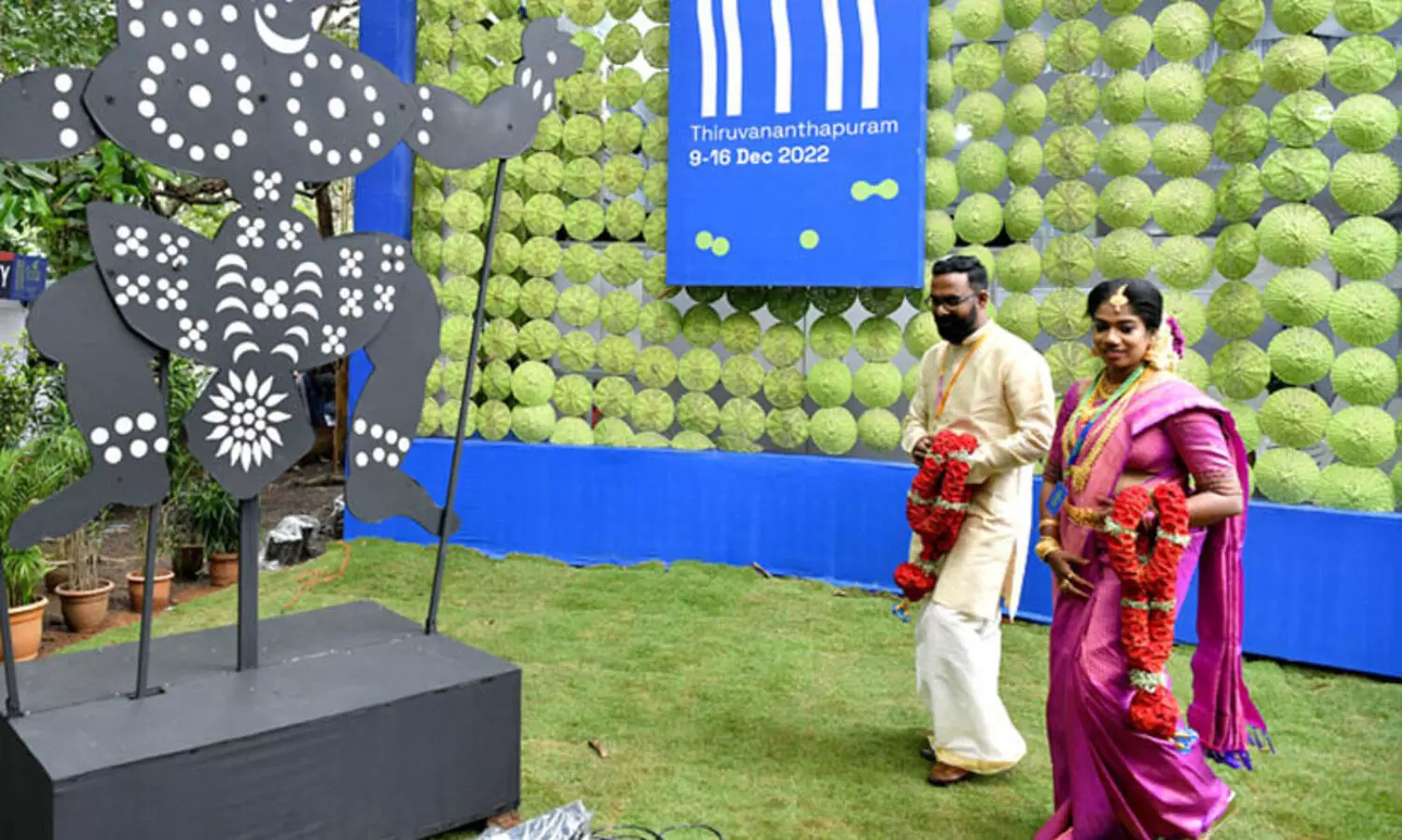 മേളക്കാലത്തെ പ്രണയം... ഐ.എഫ്.എഫ്.കെ വേദിയിൽ ദമ്പതികളായി പാമ്പള്ളിയും സുരഭിയും