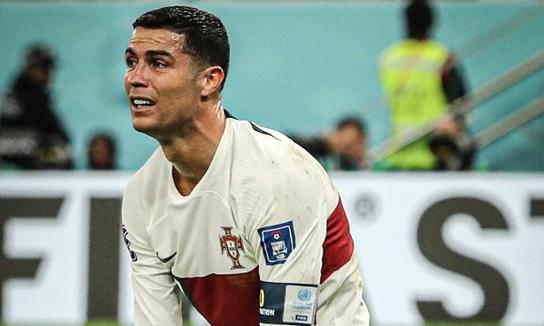 10 ടച്ചുകൾ മാത്രം, 40 മിനിറ്റിൽ ഒറ്റ ഗോൾ ഷോട്ട്... പോർച്ചുഗൽ മടങ്ങുമ്പോൾ ഒറ്റപ്പെട്ടുപോയ രാജാവായി ക്രിസ്റ്റ്യാനോ 10 ടച്ചുകൾ മാത്രം, 40 മിനിറ്റിൽ ഒറ്റ ഗോൾ ഷോട്ട്... പോർച്ചുഗൽ മടങ്ങുമ്പോൾ ഒറ്റപ്പെട്ടുപോയ രാജാവായി ക്രിസ്റ്റ്യാനോ