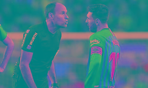 ഇതുപോലൊരു കളിയിൽ വിസിലൂതാൻ അയാളെ പറ്റില്ല. അയാൾ ഞങ്ങൾക്കെതിരാണ്- റഫറിക്കെതിരെ ആഞ്ഞടിച്ച് മെസ്സി