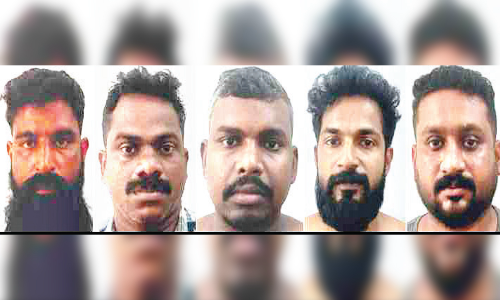 ബ​സ് ക​ണ്ട​ക്ട​ര്‍ക്ക് ക്രൂ​ര​മ​ർ​ദ​നം; വ​ധ​ശ്ര​മ​ത്തി​ന് അ​ഞ്ചു​പേ​ര്‍ അ​റ​സ്റ്റി​ല്‍