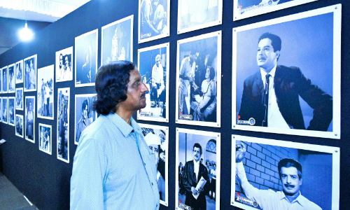 സി​നി​മ​യു​ടെ അ​ണി​യ​റ​യും സ​ത്യ​ൻ സ്‌​മൃ​തി​യു​മാ​യി ഫോ​ട്ടോ​പ്ര​ദ​ർ​ശ​നം തു​ട​ങ്ങി