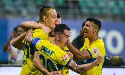 തിരിച്ചടിച്ച് ബ്ലാസ്റ്റേഴ്സ്; ബംഗളൂരുവിനെതിരെ 2-1ന് മുന്നിൽ