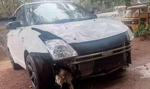 നാടുകാണി ചുരത്തിൽ കുടുംബം സഞ്ചരിച്ച കാറിനുനേരെ കാട്ടാന ആക്രമണം