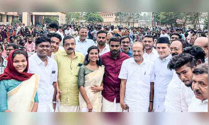 തിരിച്ചുപിടിച്ച് കോളജ് യൂനിയൻ; ആഘോഷമാക്കാൻ നേതാക്കളും തിരിച്ചുപിടിച്ച് കോളജ് യൂനിയൻ; ആഘോഷമാക്കാൻ നേതാക്കളും