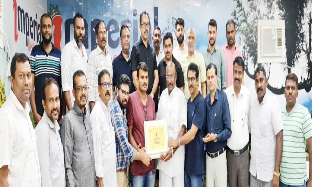 താന്നിക്കൽ കുഞ്ഞുട്ടിക്ക് കെ.എം.സി.സി സ്വീകരണം നൽകി