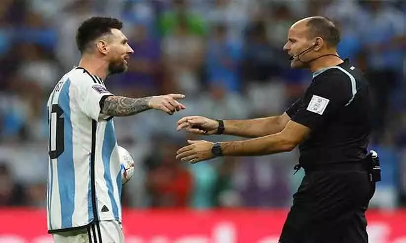 നിങ്ങളുടെ കളി മതി; മെസ്സിയുടെ വിമർശനത്തിനിരയായ വിവാദ റഫറിയെ നാട്ടിലേക്കയച്ച് ഫിഫ