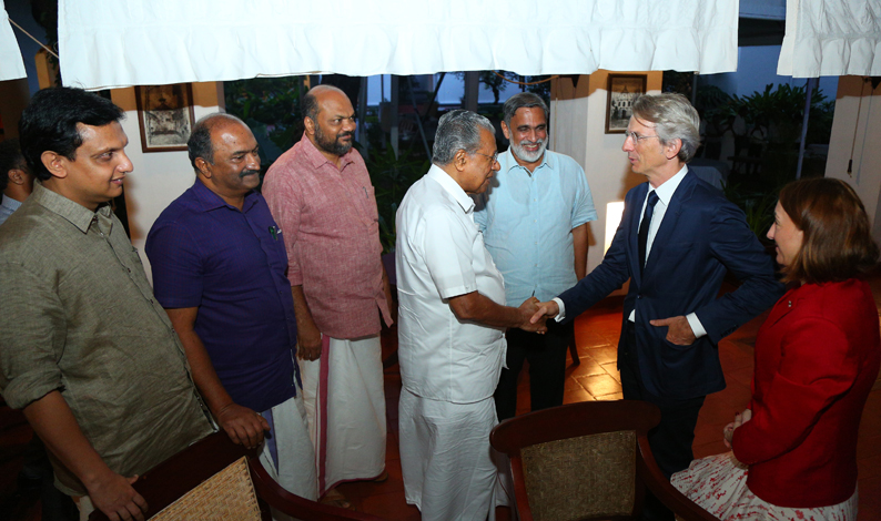 മുഖ്യമന്ത്രിയും ഫ്രഞ്ച് അംബാസഡറും കൂടിക്കാഴ്ച നടത്തി മുഖ്യമന്ത്രിയും ഫ്രഞ്ച് അംബാസഡറും കൂടിക്കാഴ്ച നടത്തി