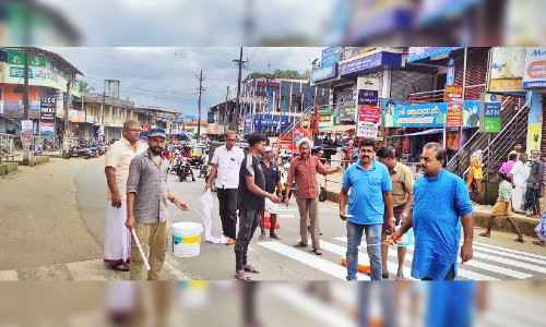 പനമരം ടൗണിലെ സീബ്രാലൈൻ പൗരസമിതി പുനഃസ്ഥാപിച്ചു