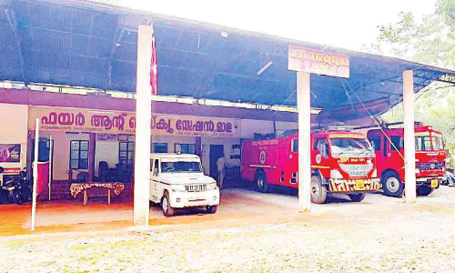 മാളയിലെ അഗ്നിരക്ഷാ നിലയത്തെ ആര് രക്ഷിക്കും? മാളയിലെ അഗ്നിരക്ഷാ നിലയത്തെ ആര് രക്ഷിക്കും?