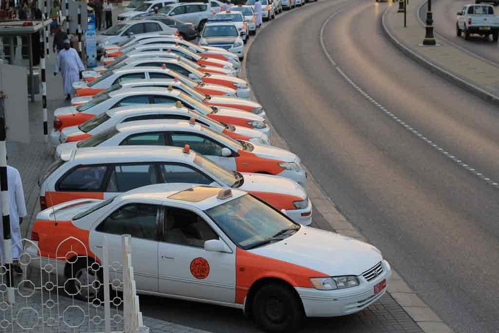 കോവിഡ് പ്രതിസന്ധി കഴിഞ്ഞിട്ടും ടാക്സി ഡ്രൈവർമാർക്ക് ശനിദശ കോവിഡ് പ്രതിസന്ധി കഴിഞ്ഞിട്ടും ടാക്സി ഡ്രൈവർമാർക്ക് ശനിദശ