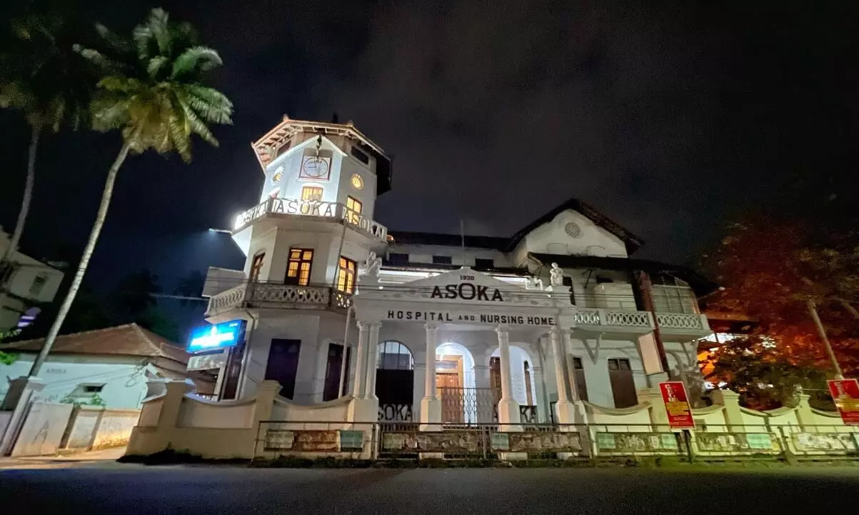 കോഴിക്കോടിന്റെ പേറ്റുനോവുകൾ ഏറ്റുവാങ്ങിയ അശോക ആശുപത്രി ഓർമയാകുന്നു കോഴിക്കോടിന്റെ പേറ്റുനോവുകൾ ഏറ്റുവാങ്ങിയ അശോക ആശുപത്രി ഓർമയാകുന്നു