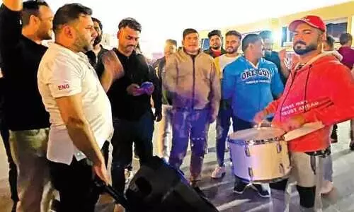 കടമിഴിയിൽ കമലദളം... ഒരു ലോകകപ്പ് ഗാനമേള