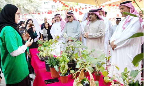 വി​വി​ധ സ്​​കൂ​ളു​ക​ളി​ൽ മ​രം​ന​ടു​ന്ന​തി​ന്​ പ​ദ്ധ​തി