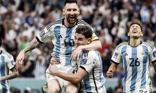 ആർത്തിരമ്പി മെസ്സിപ്പട; അർജന്റീന ഫൈനലിൽ