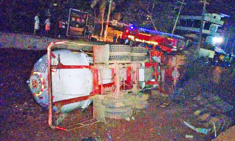 ഏഴിലോട് ദേശീയപാതയിൽ ടാങ്കർ ലോറി മറിഞ്ഞു