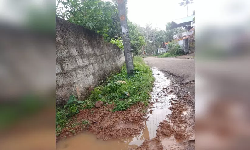 പൈപ്പ് പൊട്ടിയിട്ട്​ ഒരുമാസം; കുടിവെള്ളം പാഴാകുന്നു