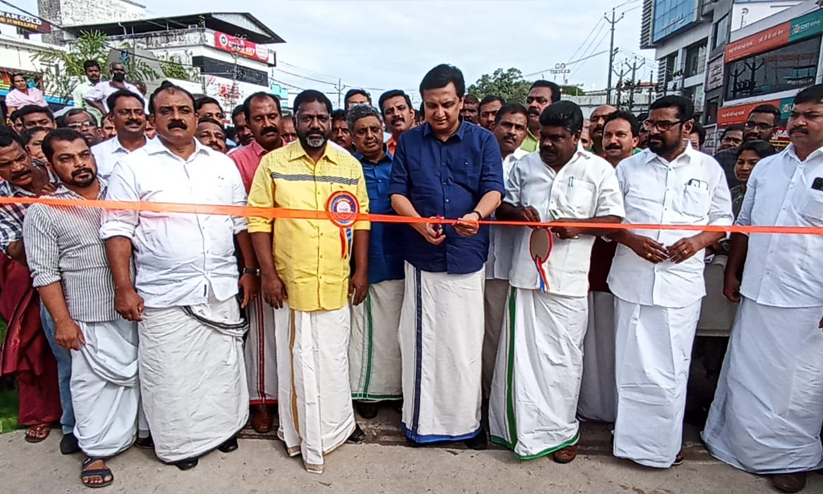 എം.സി റോഡ്, കൊല്ലം -ചെങ്കോട്ട റോഡ് പശ്ചാത്തല വികസനത്തിന് 1,500 കോടി രൂപ അനുവദിച്ചു എം.സി റോഡ്, കൊല്ലം -ചെങ്കോട്ട റോഡ് പശ്ചാത്തല വികസനത്തിന് 1,500 കോടി രൂപ അനുവദിച്ചു