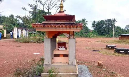 തീക്കുഴിച്ചാലിൽ അടിപ്പാത വേണമെന്ന ആവശ്യവുമായി നാട്ടുകാർ രംഗത്ത് തീക്കുഴിച്ചാലിൽ അടിപ്പാത വേണമെന്ന ആവശ്യവുമായി നാട്ടുകാർ രംഗത്ത്