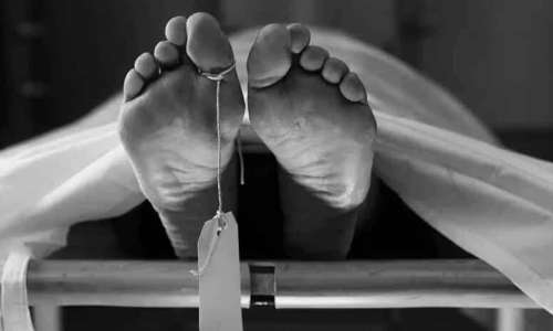 അന്ത്യകർമങ്ങൾക്ക് പണമില്ല; യു.പിയിൽ അഞ്ച് ദിവസം അമ്മയുടെ മൃതദേഹം വീട്ടിൽവെച്ച് ഏക മകൻ