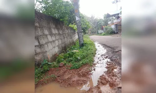 പൈപ്പ് പൊട്ടിയിട്ട്​ ഒരുമാസം; കുടിവെള്ളം പാഴാകുന്നു