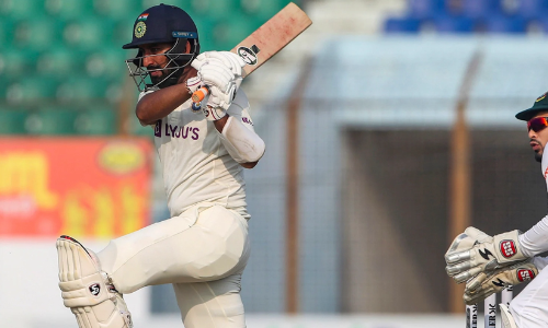 റൺ വേട്ടയിൽ ബാറ്റിങ് ഇതിഹാസത്തെ മറികടന്ന് ചേതേശ്വർ പൂജാര