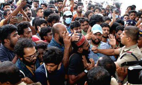 ഐ.എഫ്.എഫ്.കെ: സീറ്റ് കിട്ടാത്തതിൽ പ്രതിഷേധിച്ചവർക്കെതിരെ കലാപശ്രമത്തിന് കേസ്