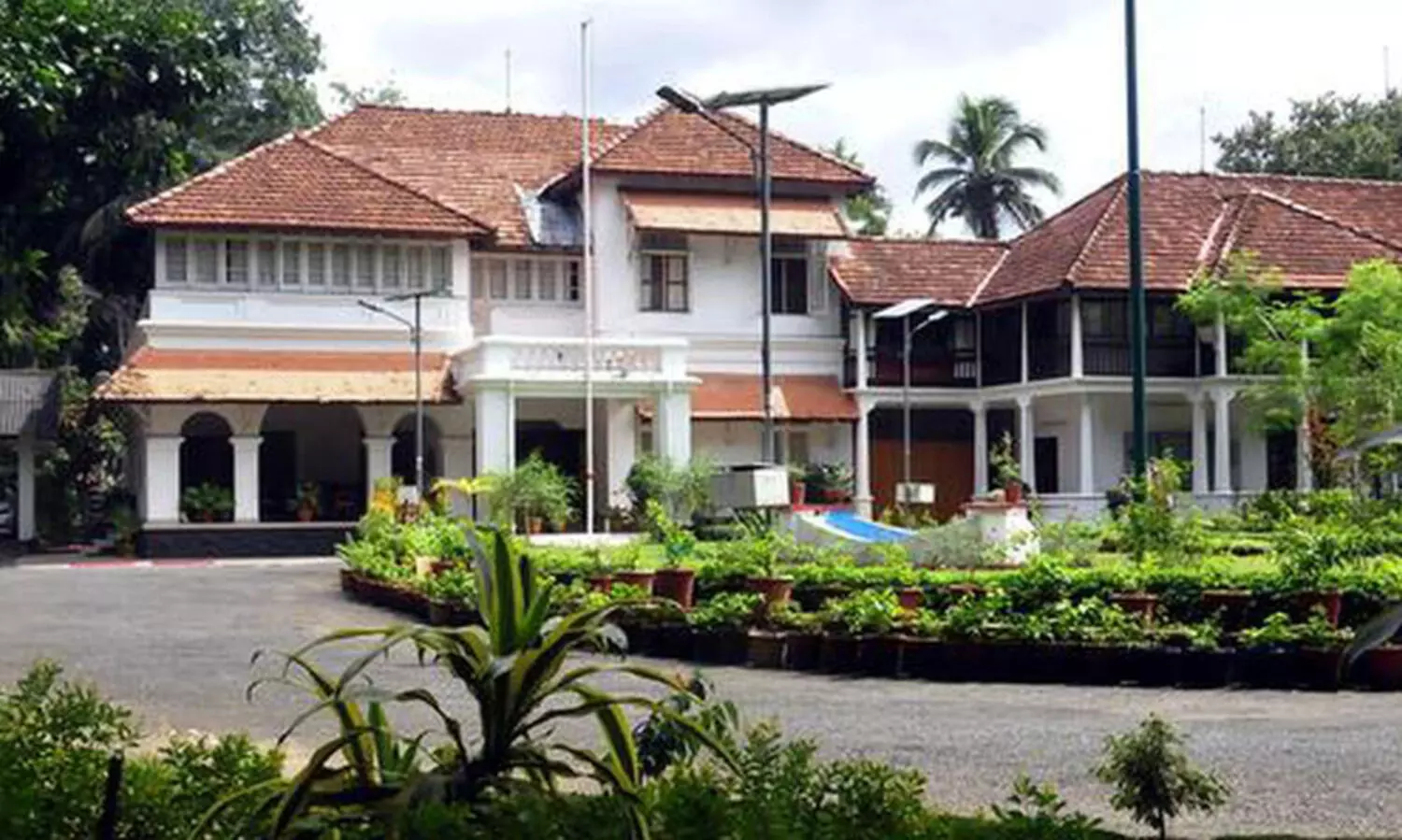 ക്ലിഫ്ഹൗസിലെ നീന്തൽക്കുളത്തിന് ചെലവഴിച്ചത് 32 ലക്ഷം