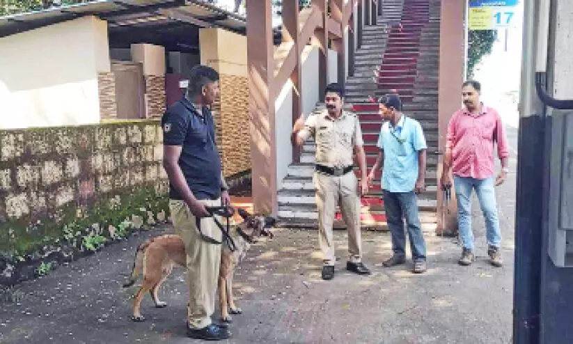 സ്ഫോടകവസ്തുക്കൾ കണ്ടെത്താൻ സൂക്ഷ്മപരിശോധന