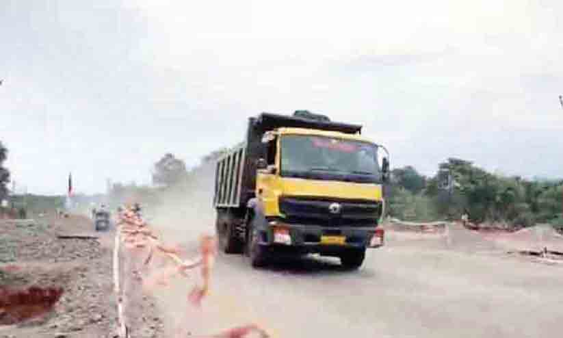 പൊരിയാനി ടോൾ ബൂത്ത്: പ്രതിഷേധം കനക്കുന്നു പൊരിയാനി ടോൾ ബൂത്ത്: പ്രതിഷേധം കനക്കുന്നു