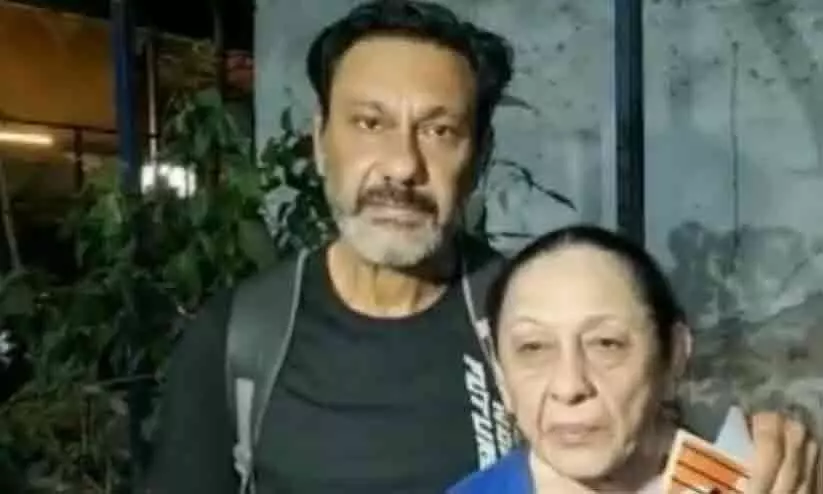 എന്നെ ആരും കൊന്നിട്ടില്ല; മകൻ മർദിച്ചു കൊന്നെന്ന വാർത്തക്കു പിന്നാലെ പരാതി നൽകാൻ ജീവനോടെയെത്തി നടി വീണ കപൂർ എന്നെ ആരും കൊന്നിട്ടില്ല; മകൻ മർദിച്ചു കൊന്നെന്ന വാർത്തക്കു പിന്നാലെ പരാതി നൽകാൻ ജീവനോടെയെത്തി നടി വീണ കപൂർ