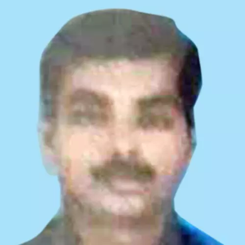 ടി​പ്പ​റി​ന് പി​റ​കി​ൽ ബൈ​ക്കി​ടി​ച്ച് യു​വാ​വ് മ​രി​ച്ചു