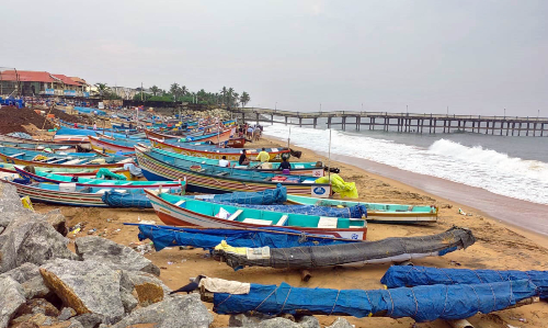വിഴിഞ്ഞം സമരം ഒത്തുതീർന്നിട്ടും പ്രതിസന്ധിക്ക്​ പരിഹാരമില്ല; മത്സ്യമേഖലയുടെ നടുവൊടിച്ച്​ മണ്ണെണ്ണ വില