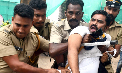 കത്ത്​ വിവാദം; ഓഫിസുകൾ ഉപരോധിച്ച്​ ബി.ജെ.പി, സമരശൈലി മാറ്റാൻ യു.ഡി.എഫ്