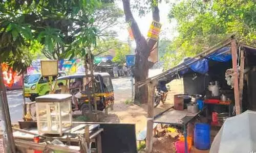 തട്ടുകട ഒഴിപ്പിക്കാനെത്തിയ അധികൃതർക്ക് മുന്നിൽ വിഷം കഴിച്ച് വീട്ടമ്മ