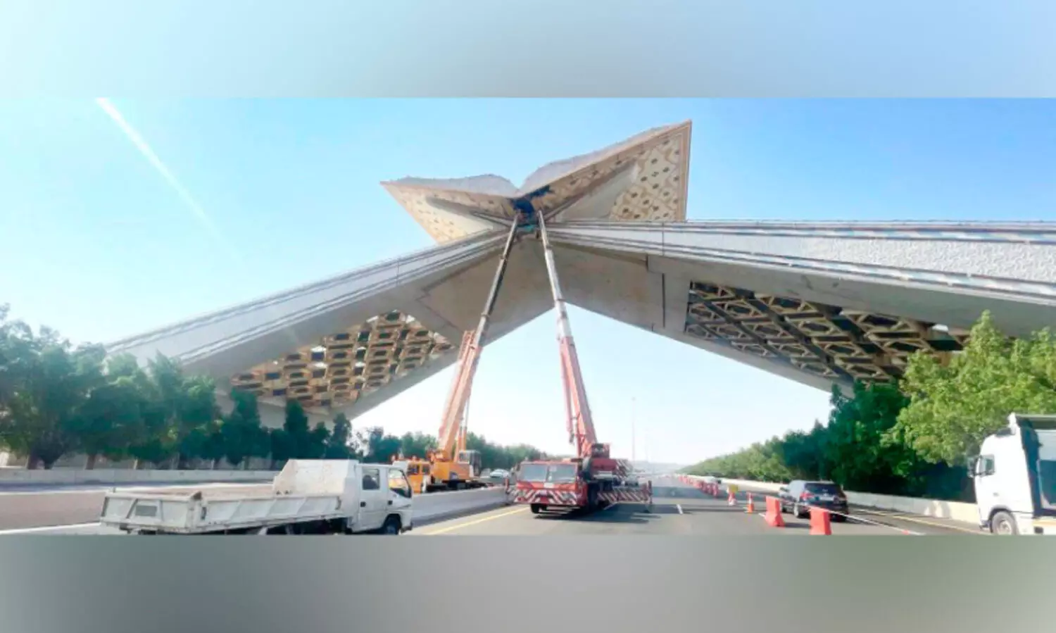 ജി​ദ്ദ-​മ​ക്ക എ​ക്​​സ്​​പ്ര​സ്​ റോ​ഡി​ലെ അ​റ്റ​കു​റ്റ​പ്പ​ണി​ക​ൾ പു​രോ​ഗ​മി​ക്കു​ന്ന മ​ക്ക ക​വാ​ടം